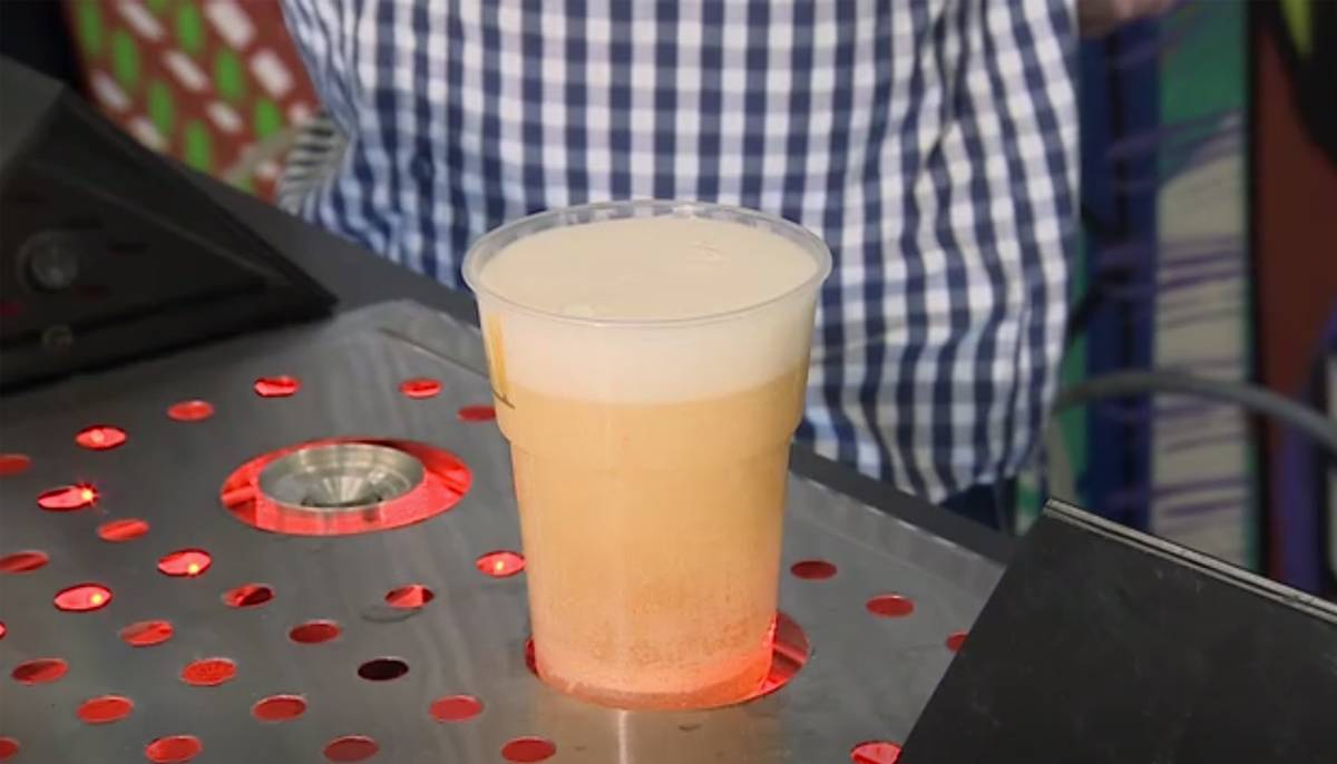 Chopeira serve bebida de baixo pra cima e aumenta faturamento em bares